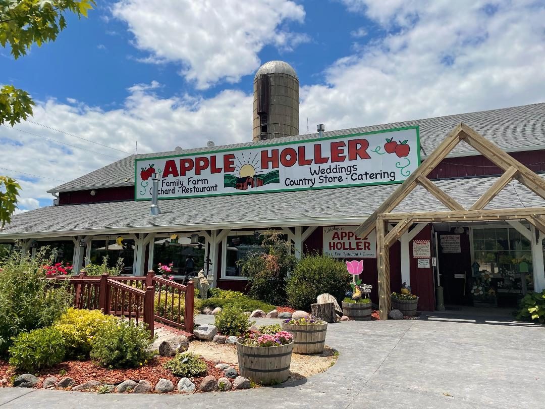 Apple Picking in Milwaukee, Wisconsin Near Chicago