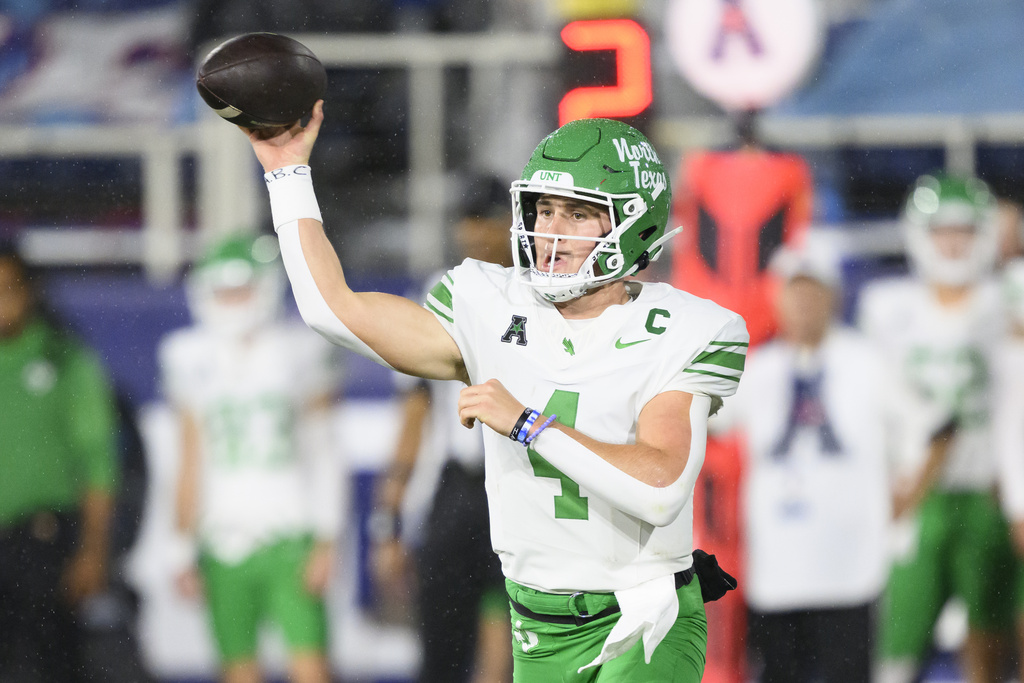 UVA’s new quarterback arrived via the transfer portal, then pitched in to recruit some teammates