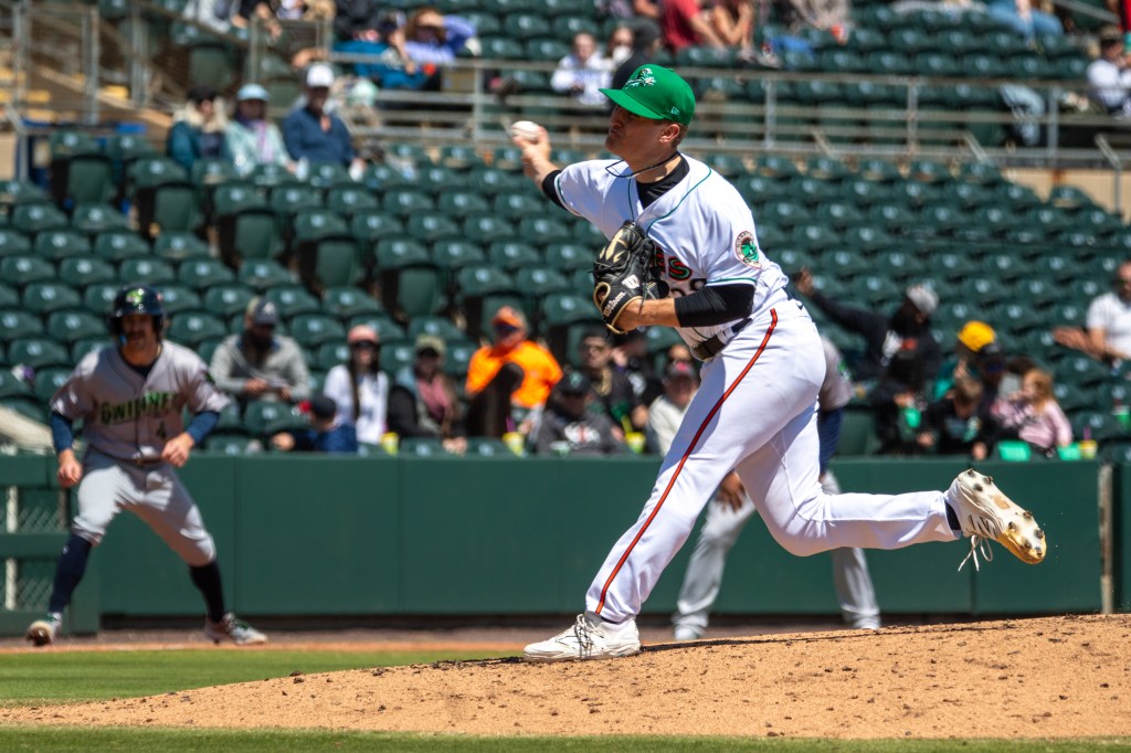 New shortstop shines as Tides extend winning streak to three