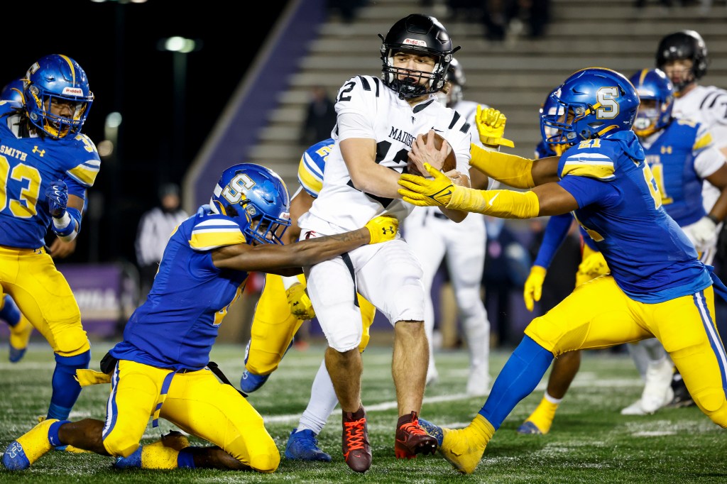 Oscar Smith linebacker commits to Buffalo
