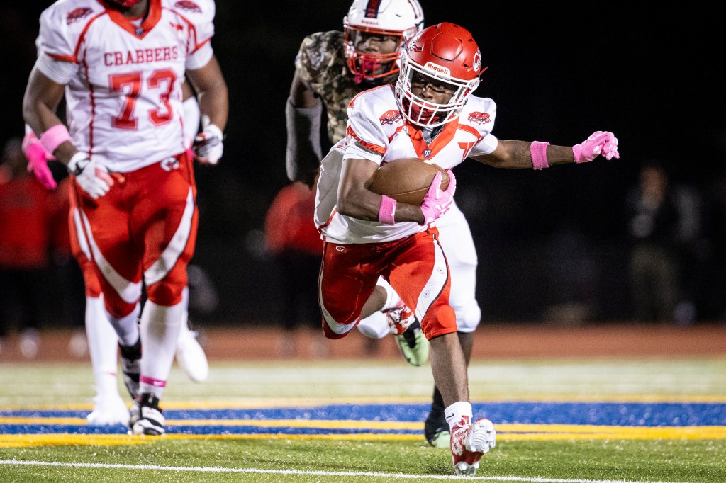 No. 13 Hampton bounces back from loss, handily beats Denbigh