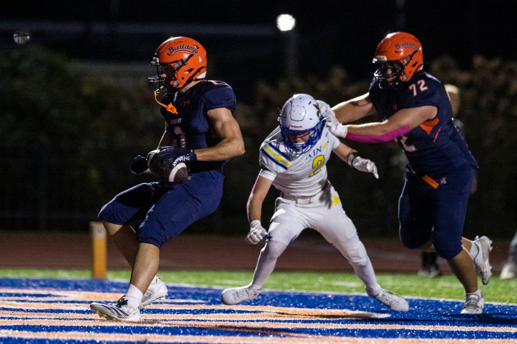 Friday night highlights: Norfolk Academy edges Nansemond-Suffolk at packed house